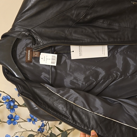 Moving Sale: NWT $549 100% gorgeously soft leather jacket, 90s vintage inspired - Picture 2 of 9